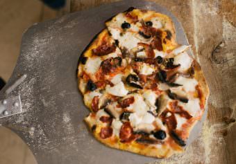 deVOL do Wood Fired Pizzas with the Esse Firestone