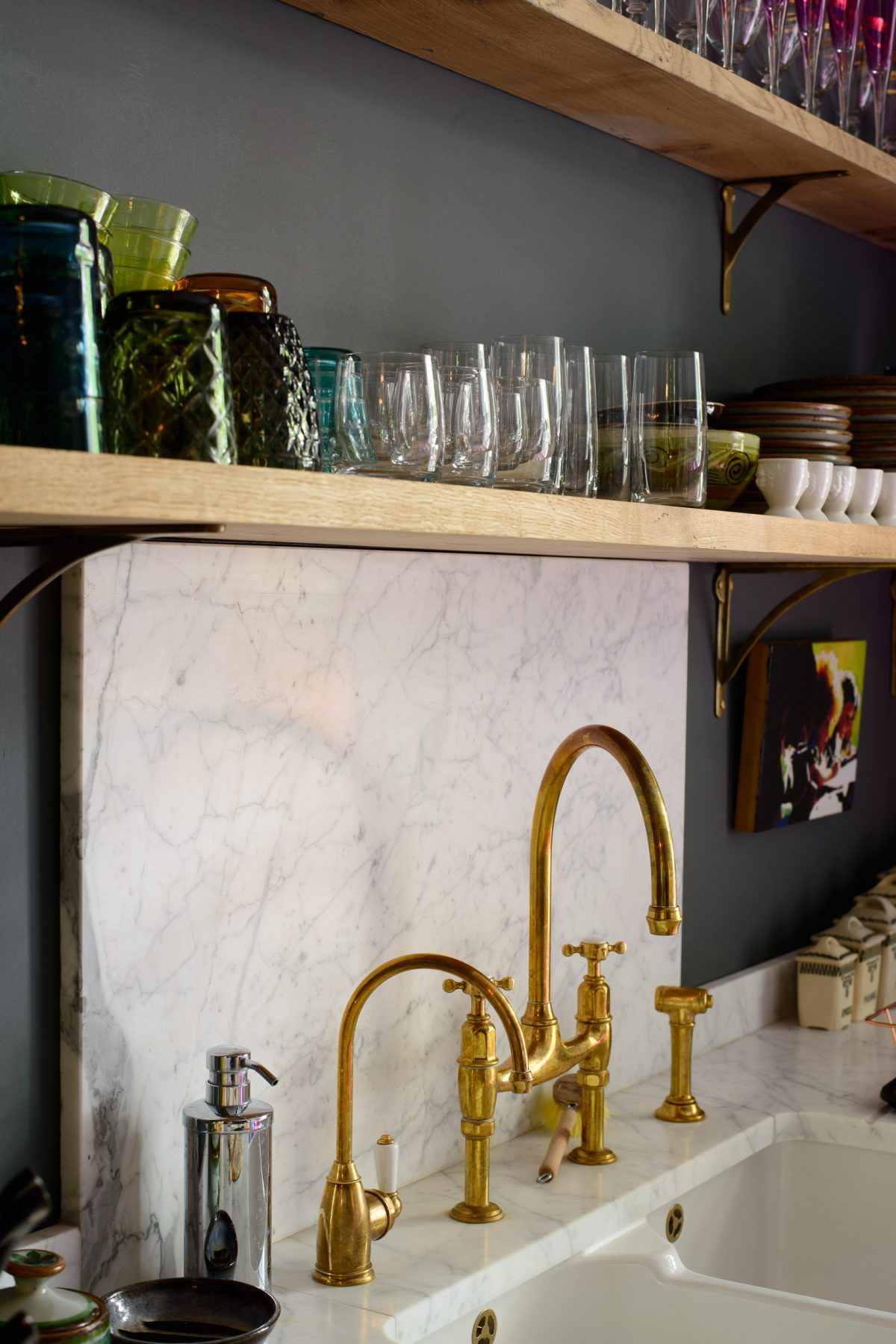 Honed Carrara marble created a practical and very good-looking splashback in the Islington Townhouse Kitchen