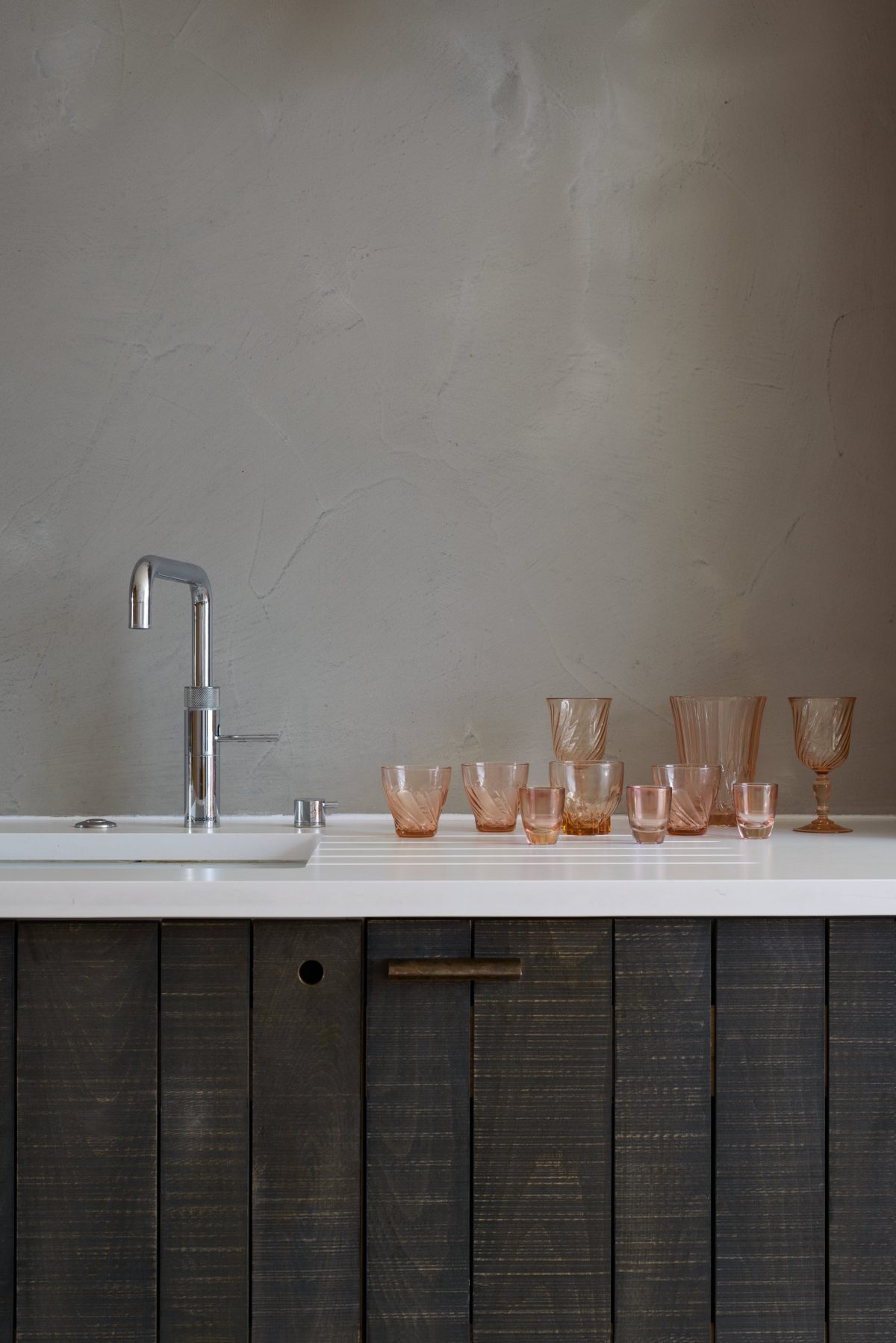 'Blanco' Silestone gives a very contemporary and clean look to our Camberwell Kitchen. 