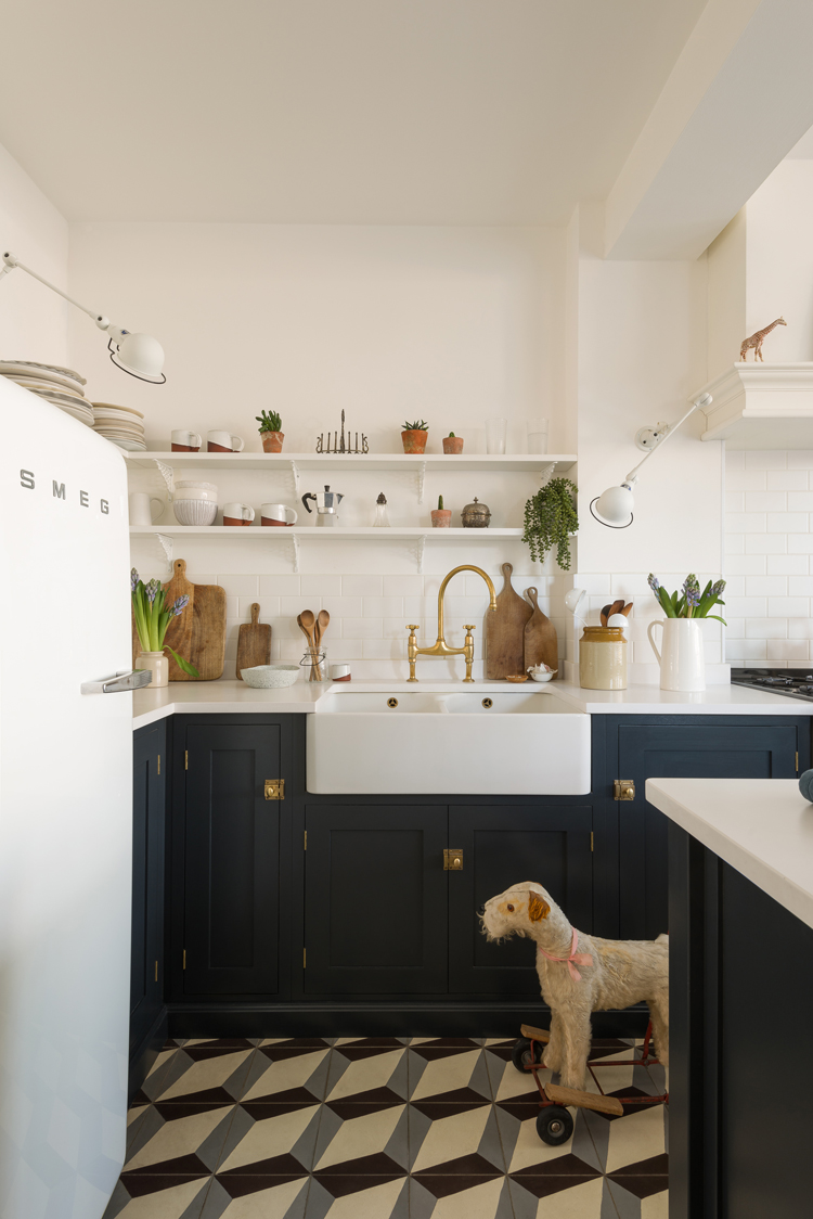 A deVOL Pantry Blue Shaker Kitchen