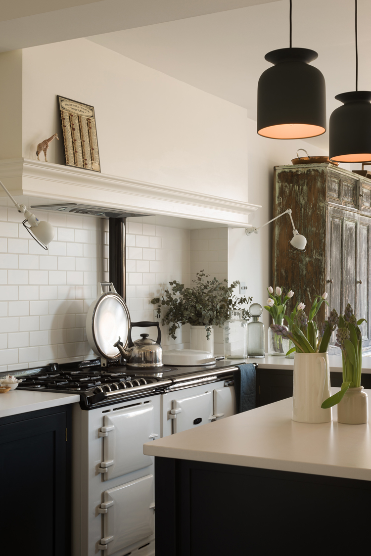 Simple style in a beautiful deVOL Shaker kitchen