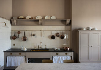 deVOL's LA Showroom - The Classic English & Heirloom Kitchen