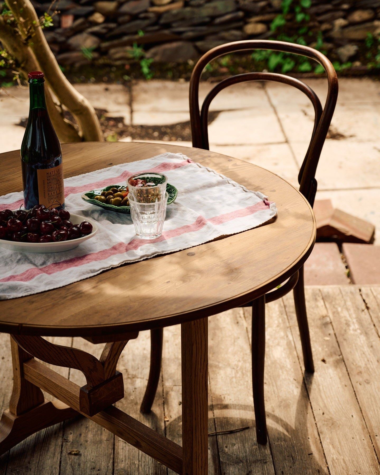 The Petite Vineyard Table