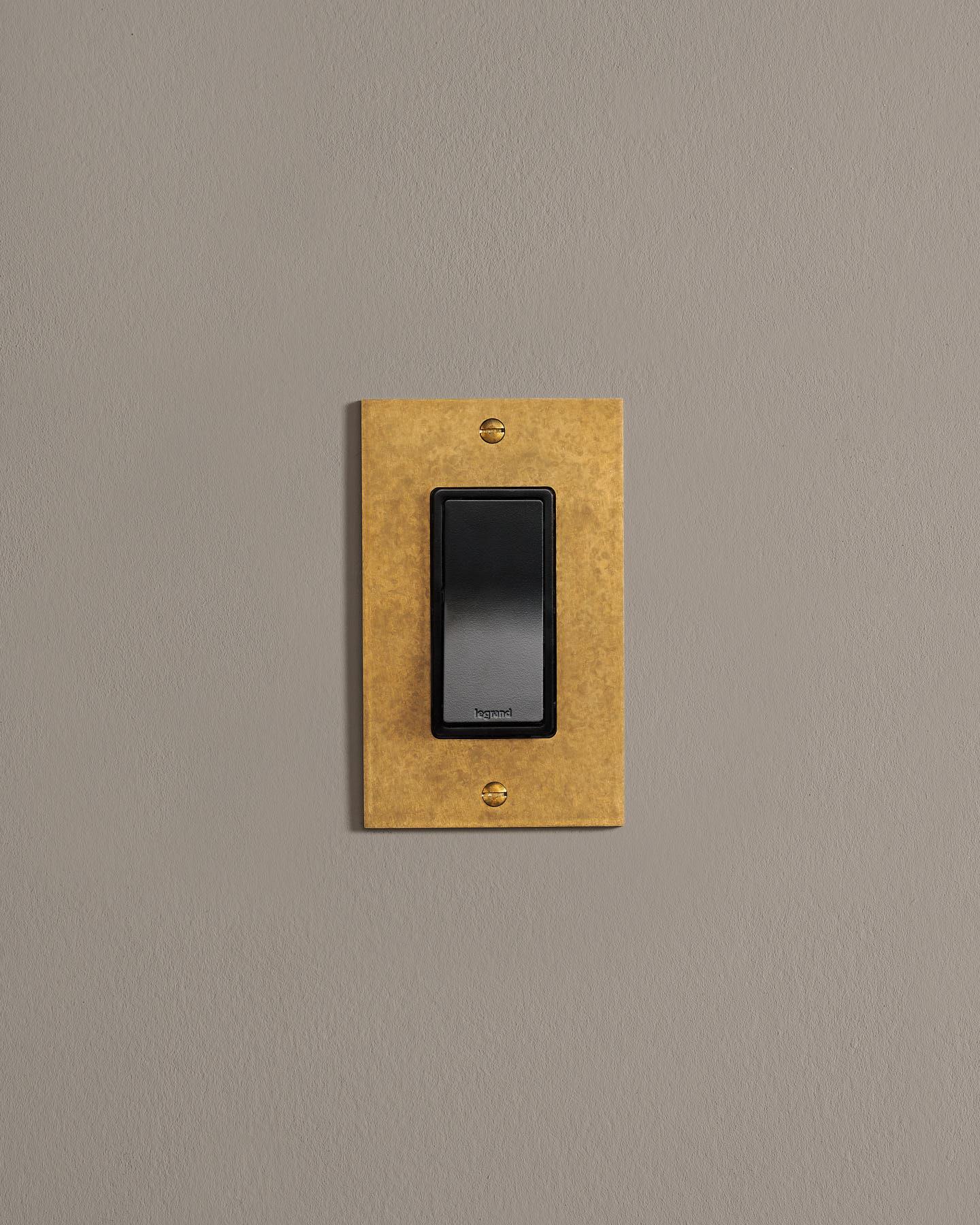 deVOL Aged Brass Decora Plate - 1 Gang