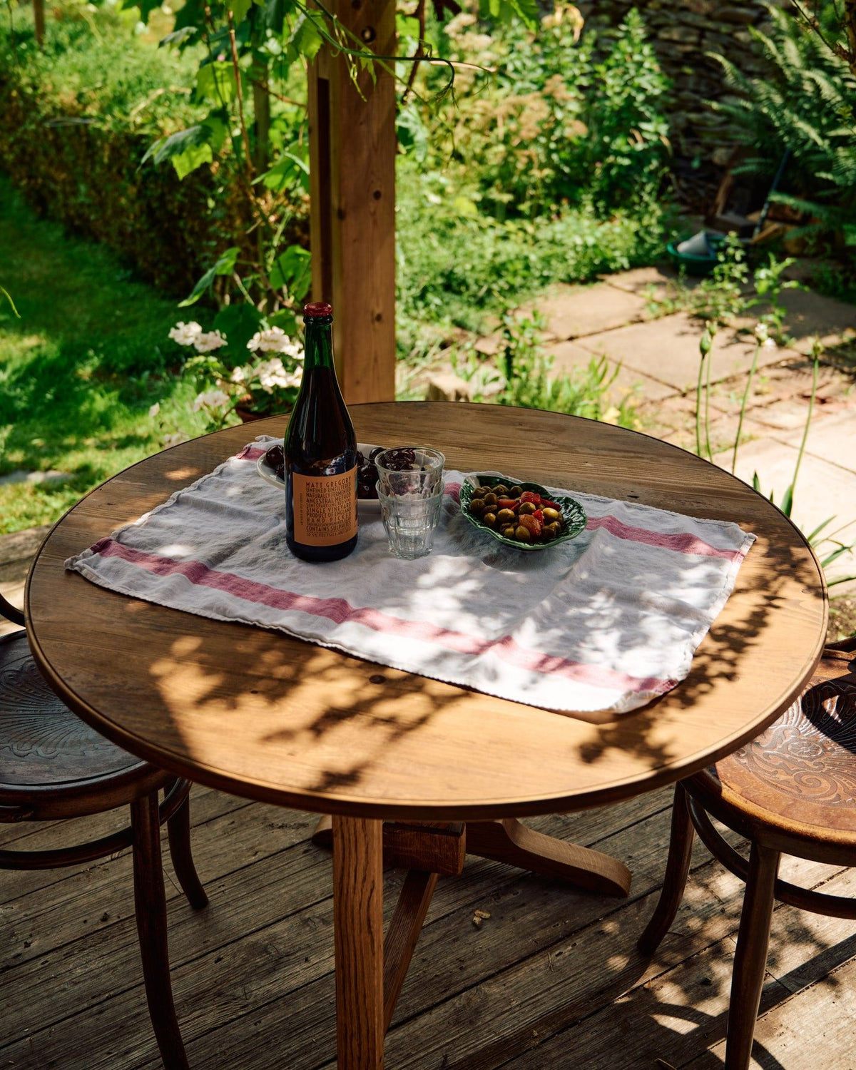 The Petite Vineyard Table TEST