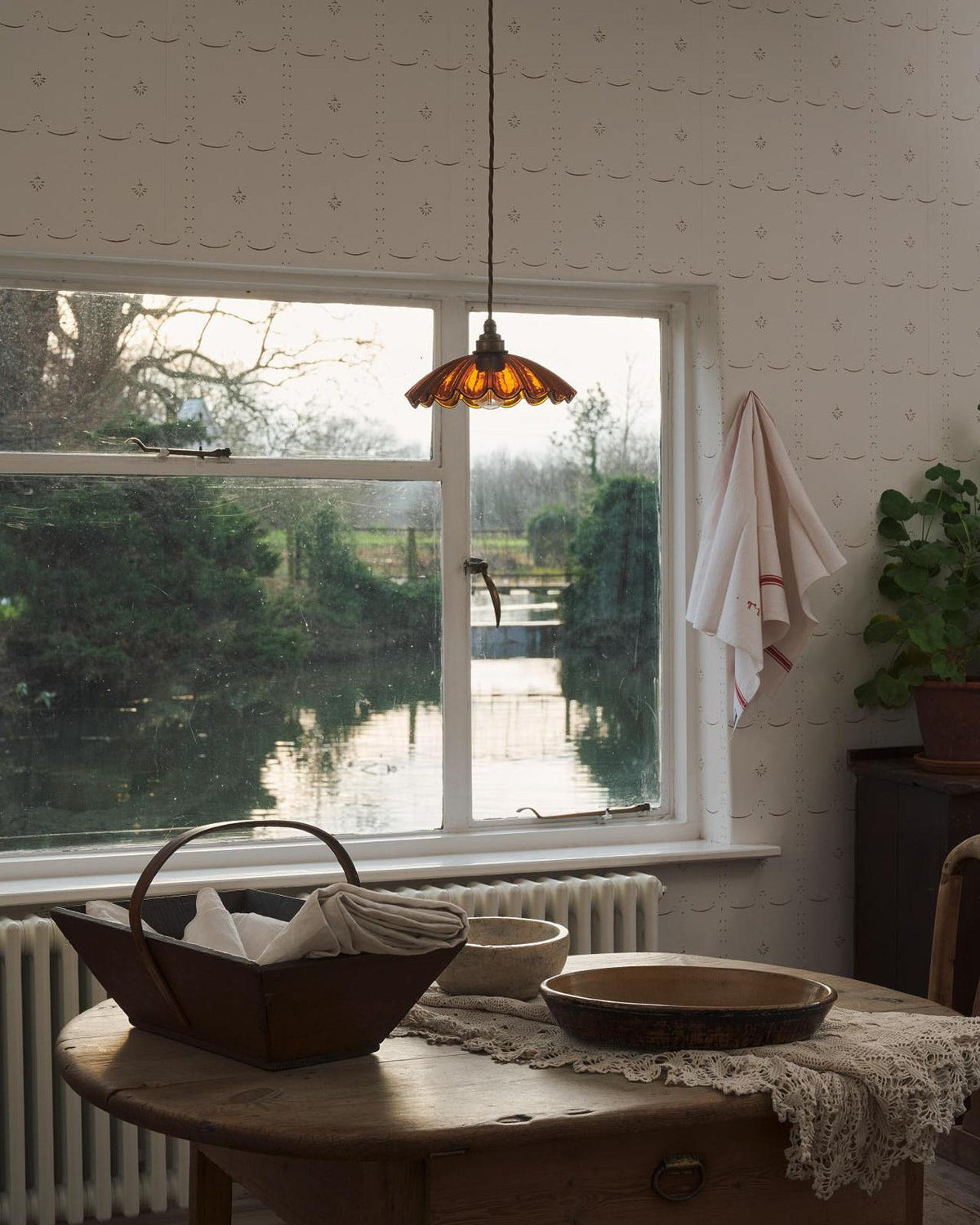 The Petite Frilly Amber Light TEST