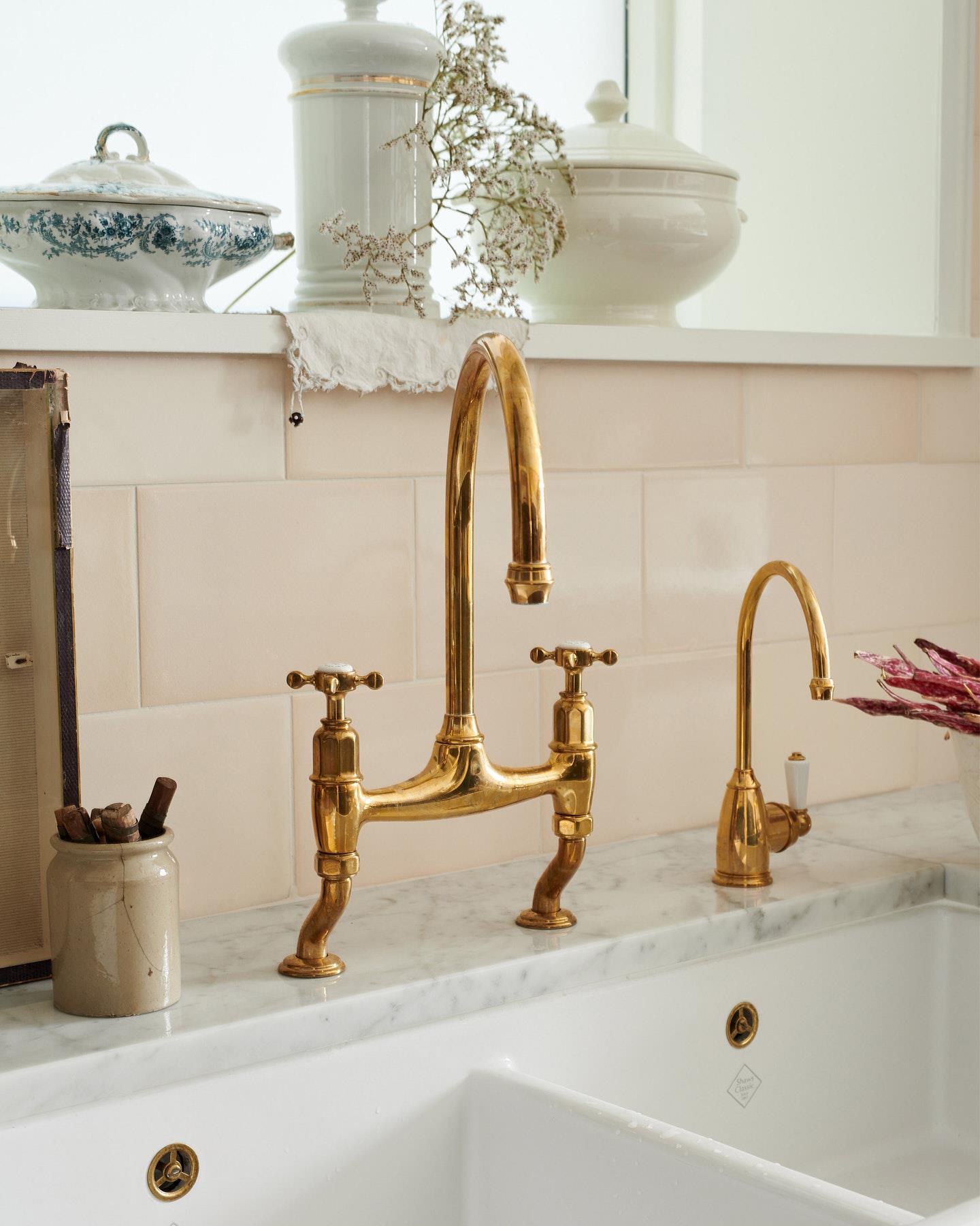 deVOL Aged Brass Parthian Mini Instant Hot Tap