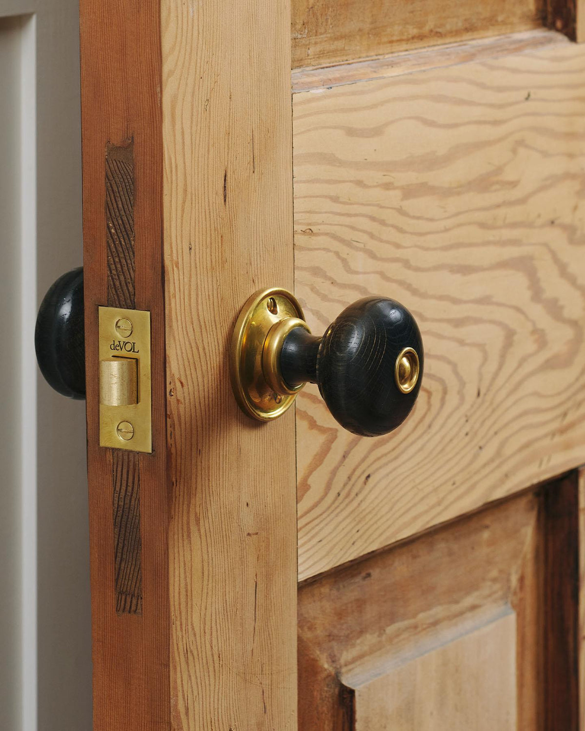 The Amelie Doorknob with Romilly Backplate TEST
