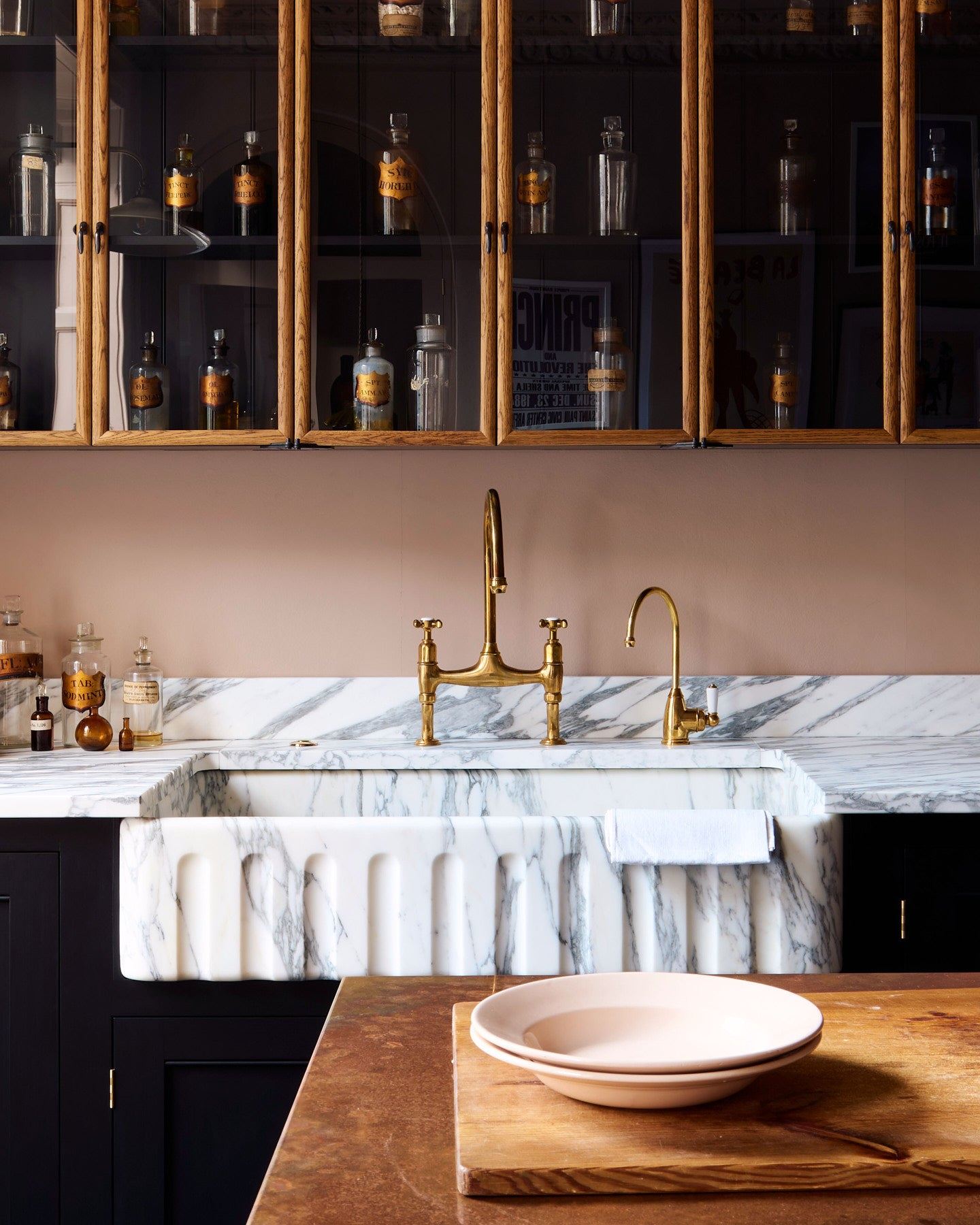 Tuscan Farmhouse Extra Large Single Fluted Arabescato Marble Sink