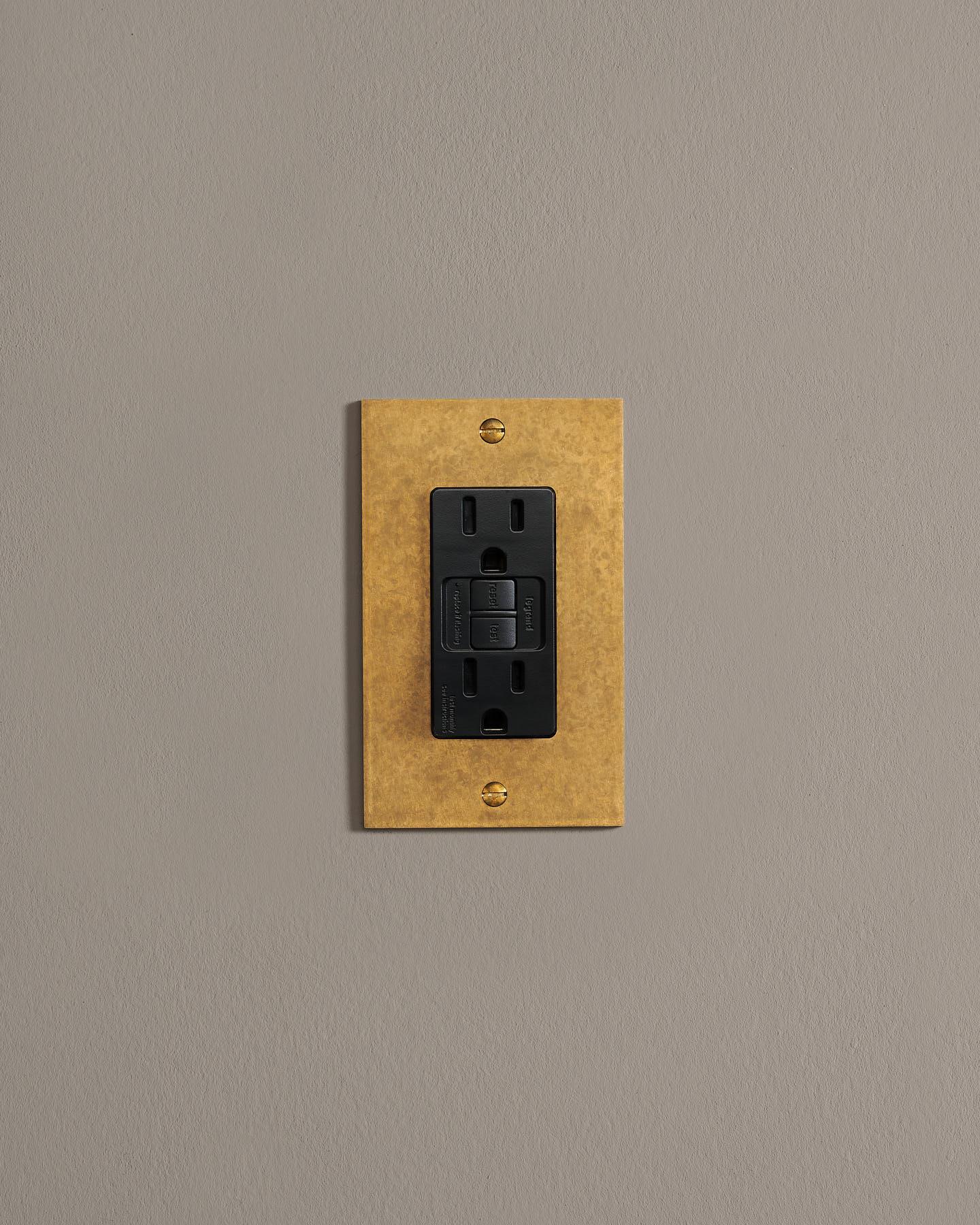 deVOL Aged Brass Decora Plate - 1 Gang