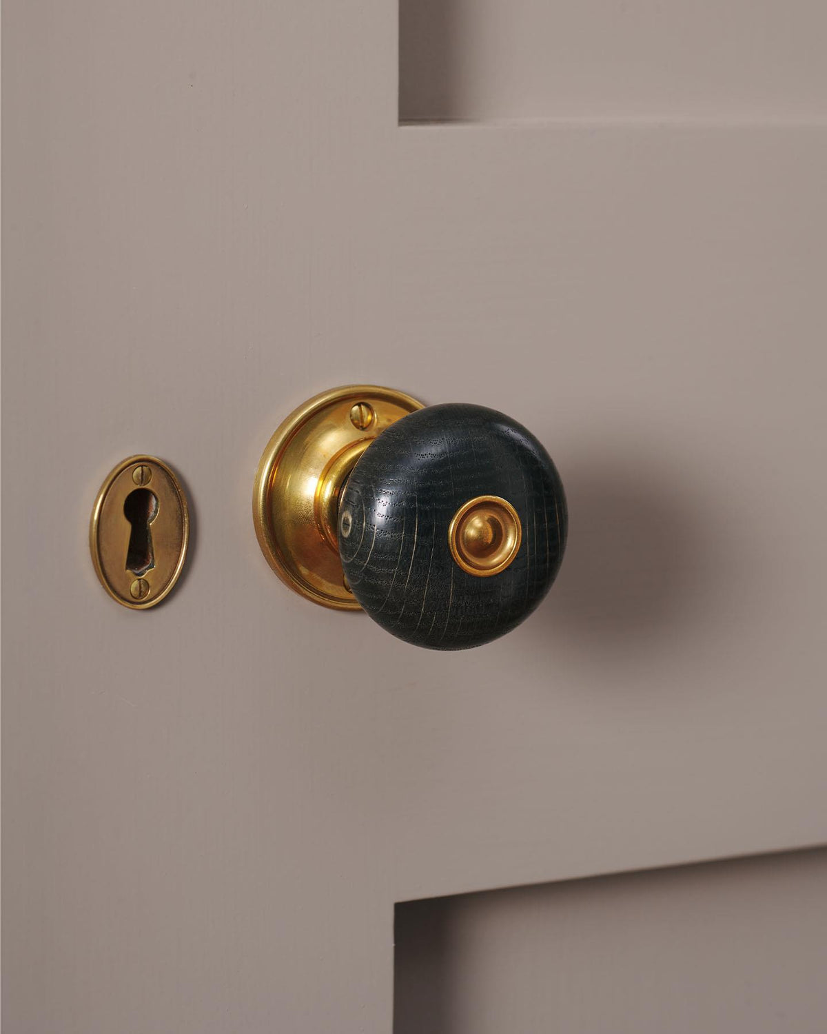 The Amelie Doorknob with Romilly Backplate TEST