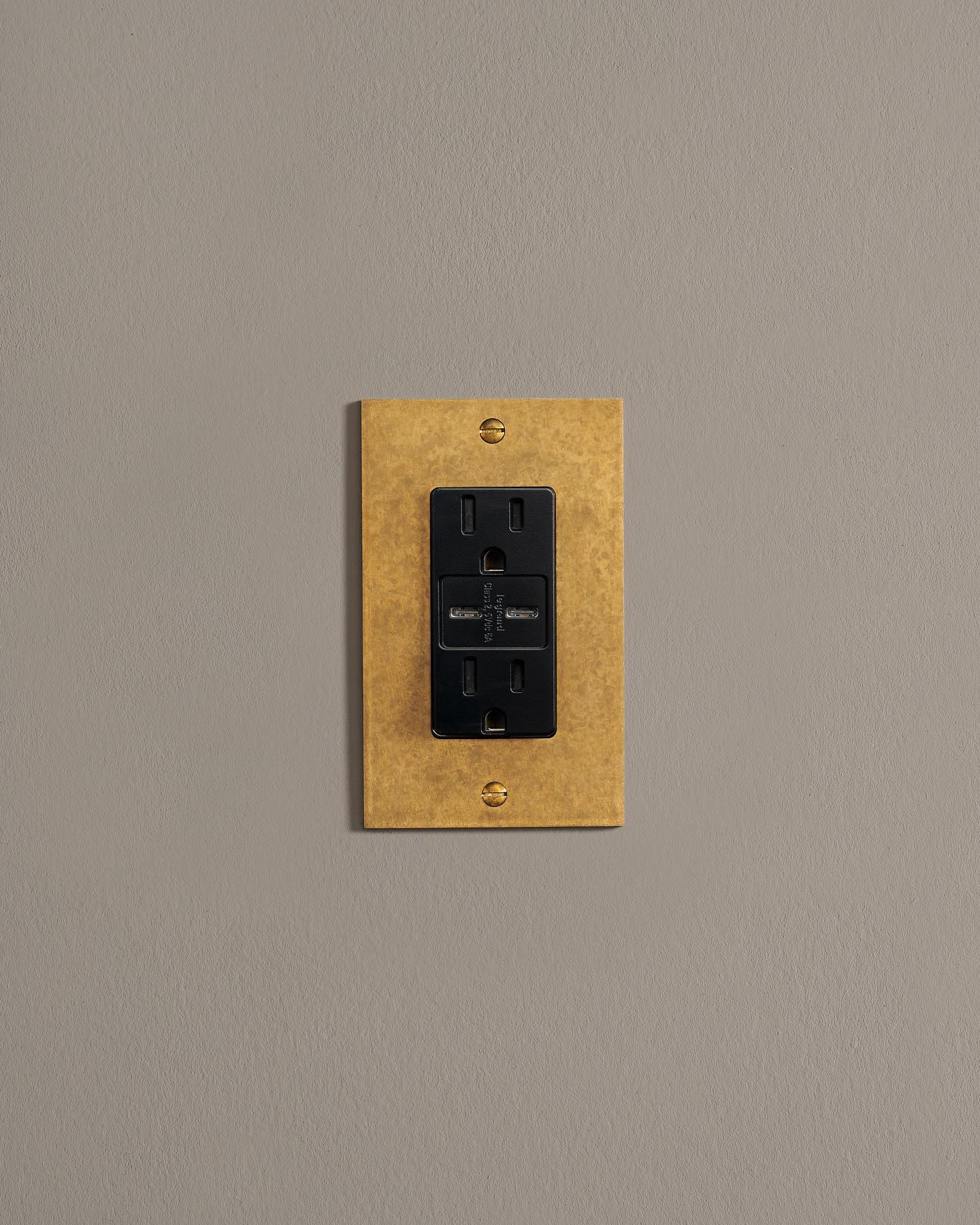 deVOL Aged Brass Decora Plate - 1 Gang