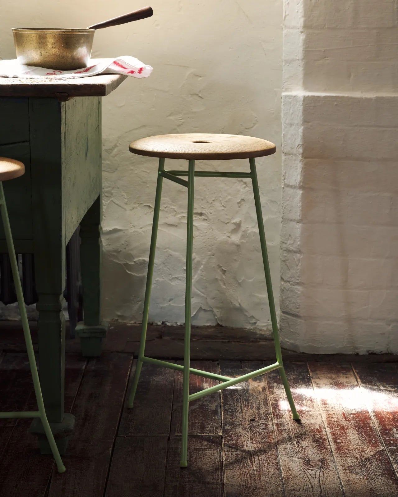 The Creedy Stool - Oiled Oak with Handyman Green Frame