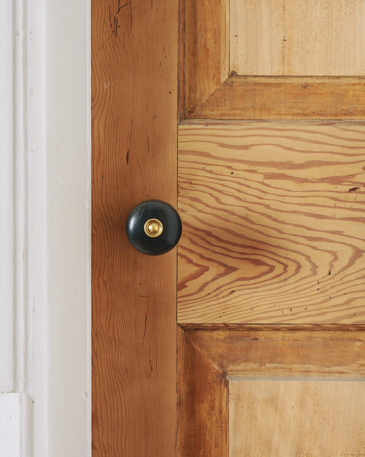 The Amelie Doorknob with Romilly Backplate