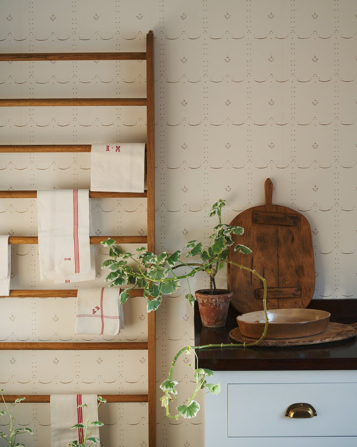Grand Ditsy Delft Wallpaper in Sepia TEST