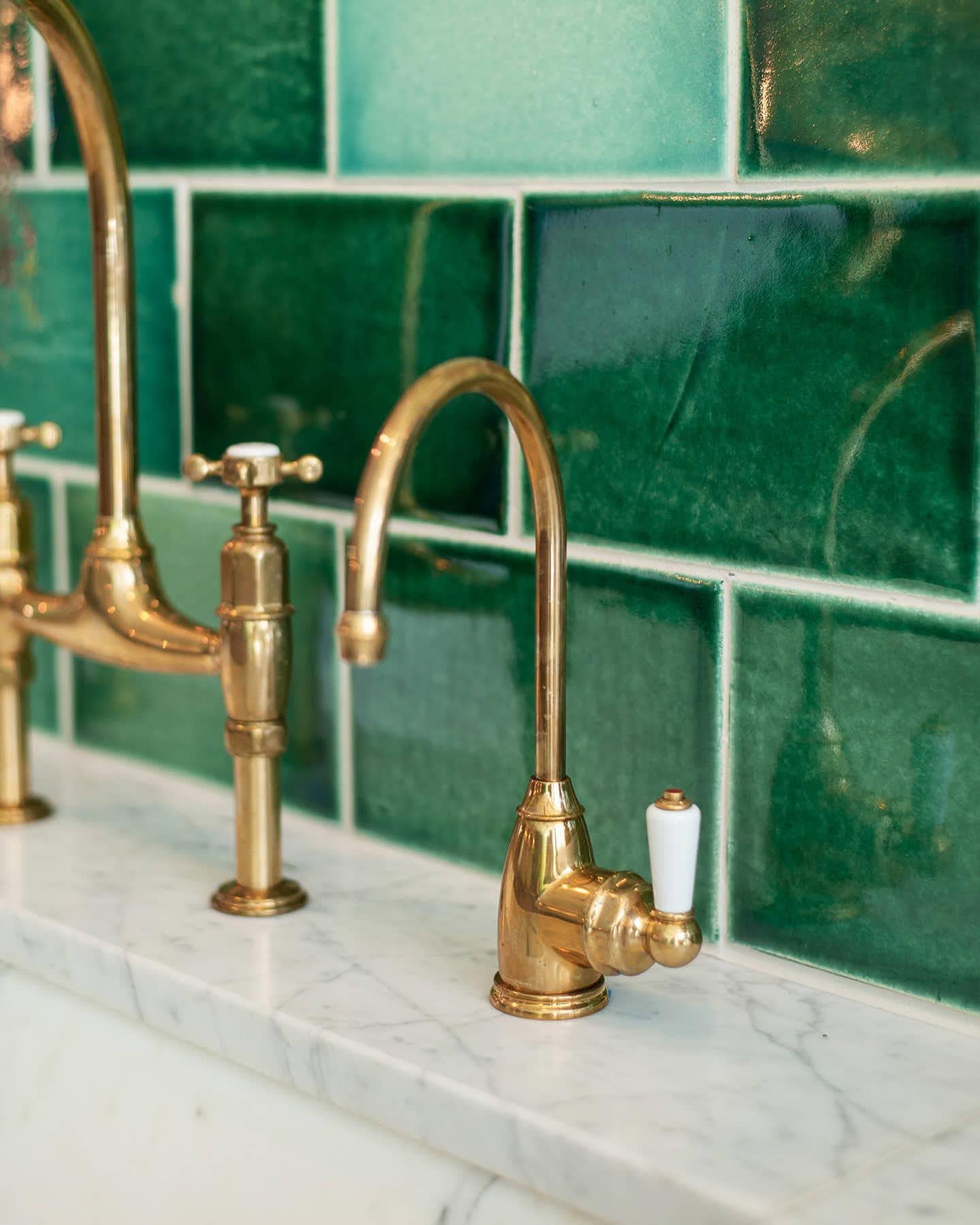 deVOL Aged Brass Parthian Mini Instant Hot Tap
