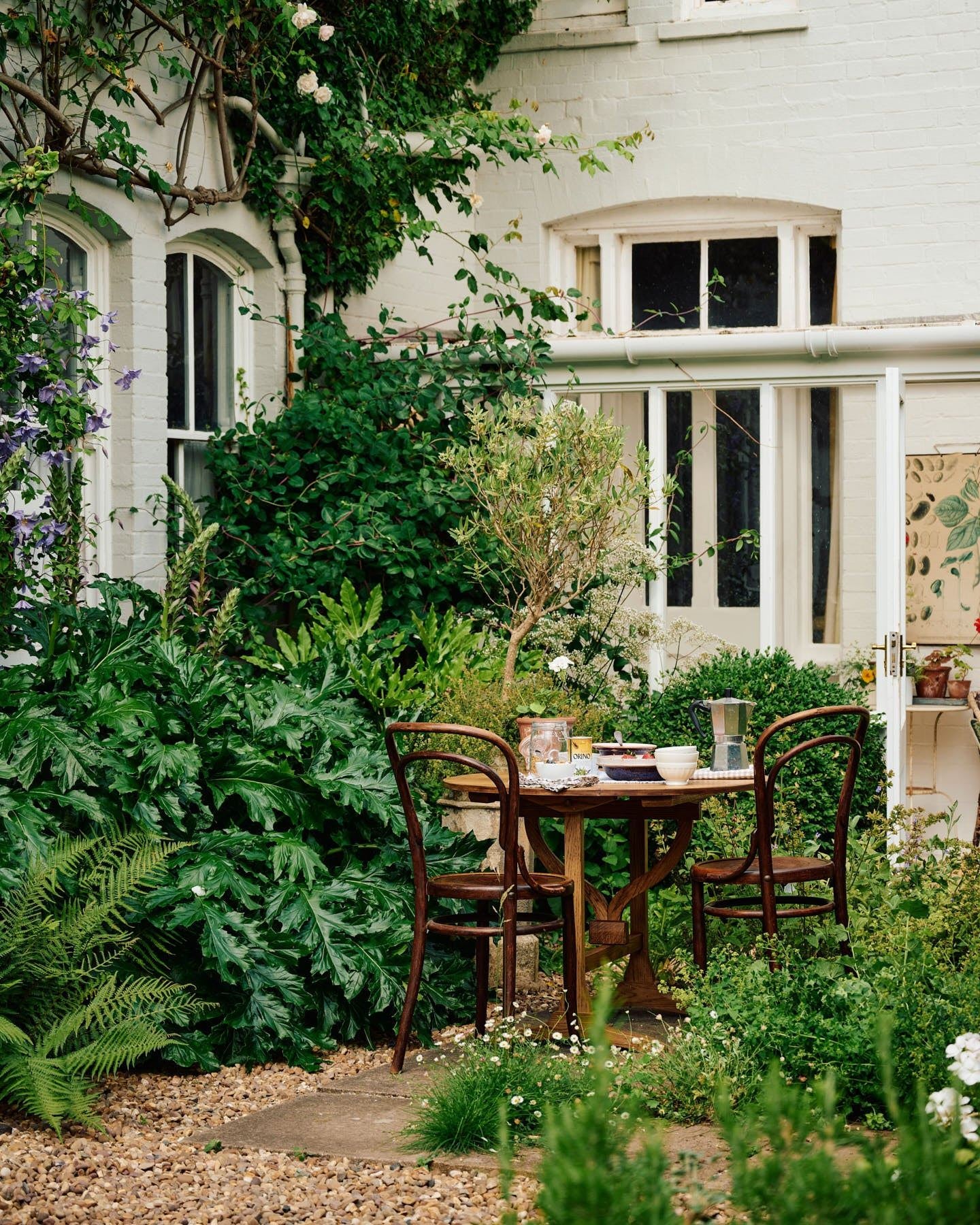 The Petite Vineyard Table