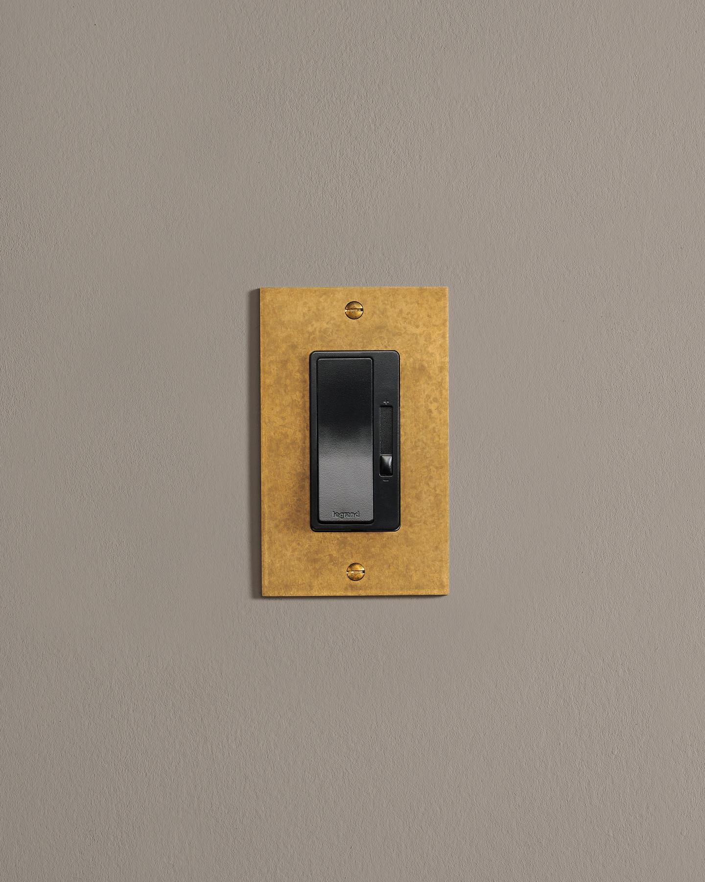 deVOL Aged Brass Decora Plate - 1 Gang
