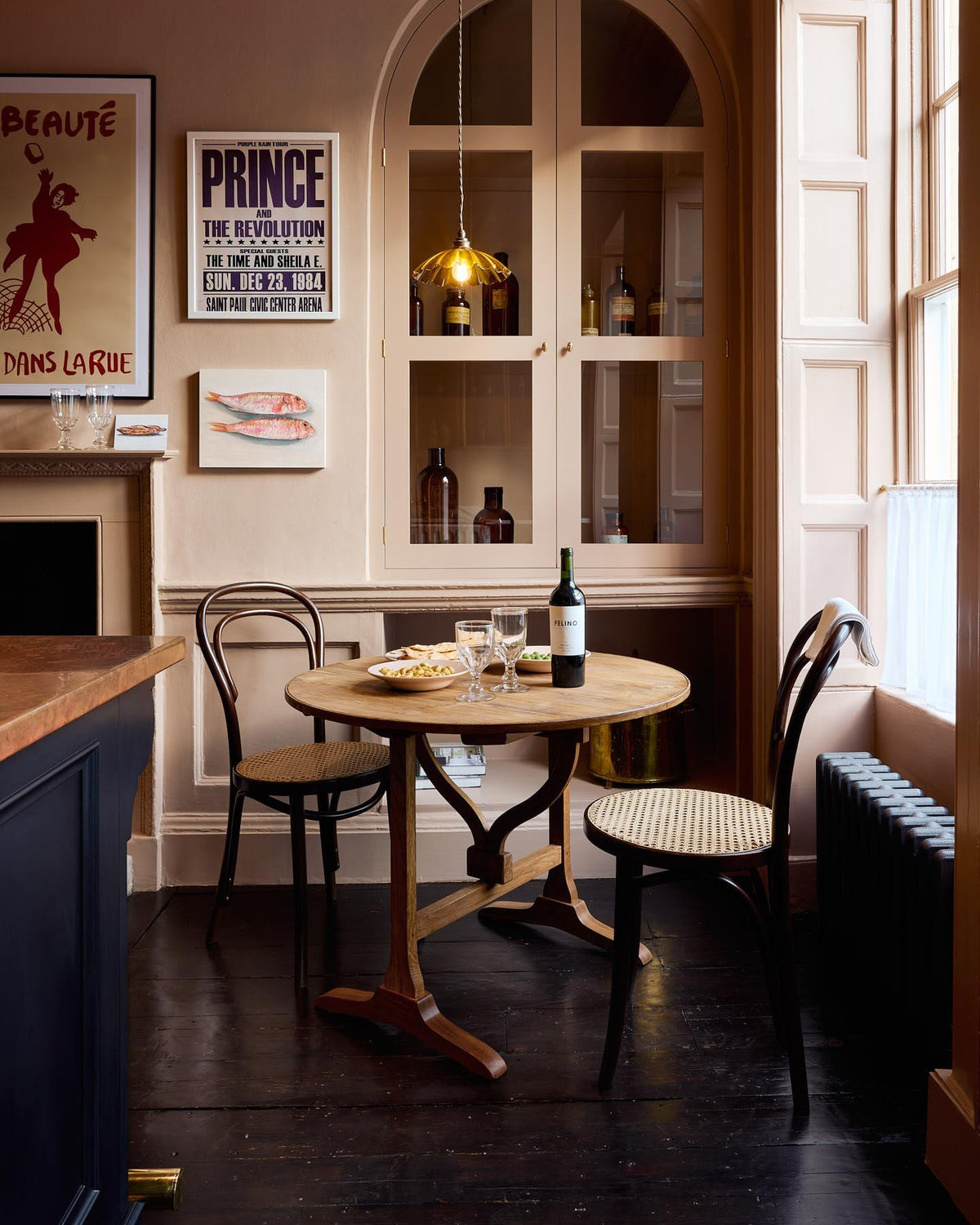 The Petite Vineyard Table TEST