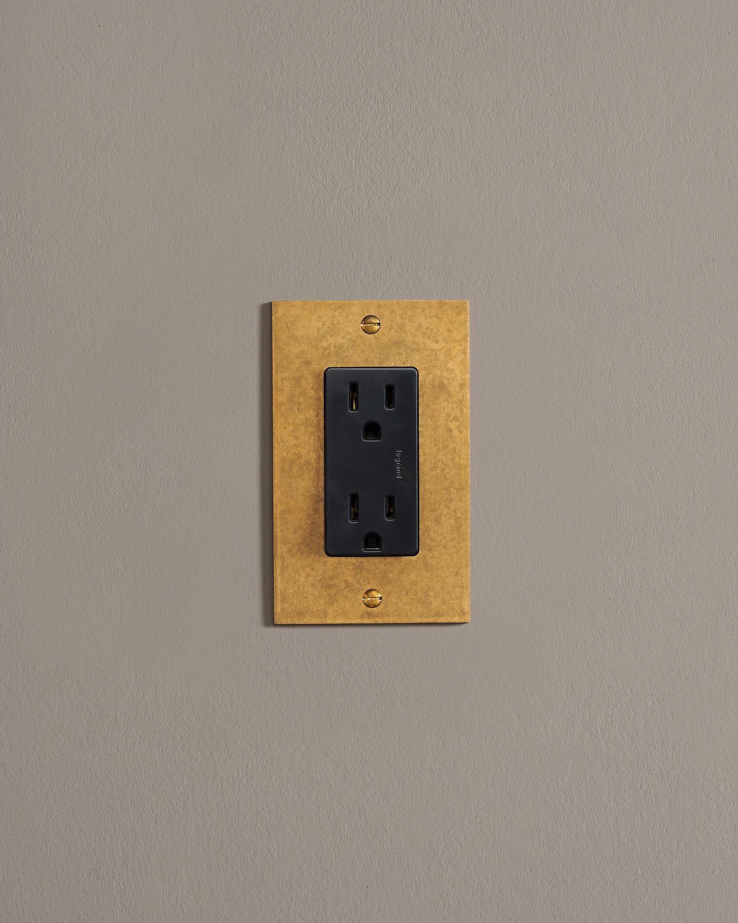 deVOL Aged Brass Decora Plate - 1 Gang