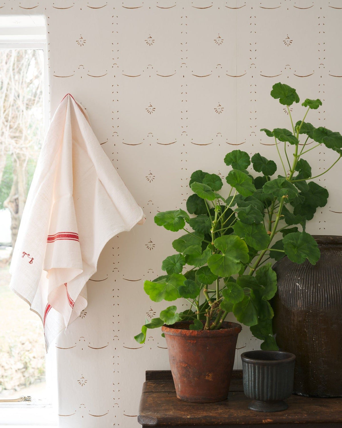 Grand Ditsy Delft Wallpaper in Sepia TEST