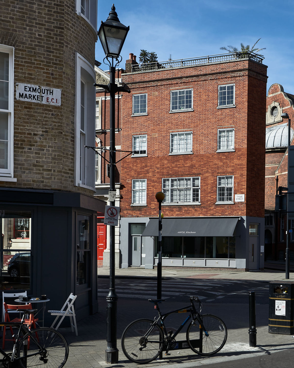 The deVOL Tysoe Street London showroom is a four floored bricked building with the iconic deVOL blue painted on the first floor.