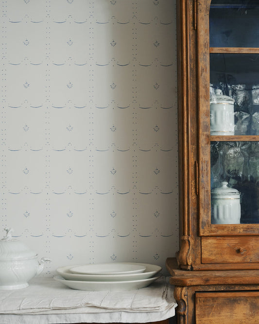Grand Ditsy Delft Wallpaper in Blue