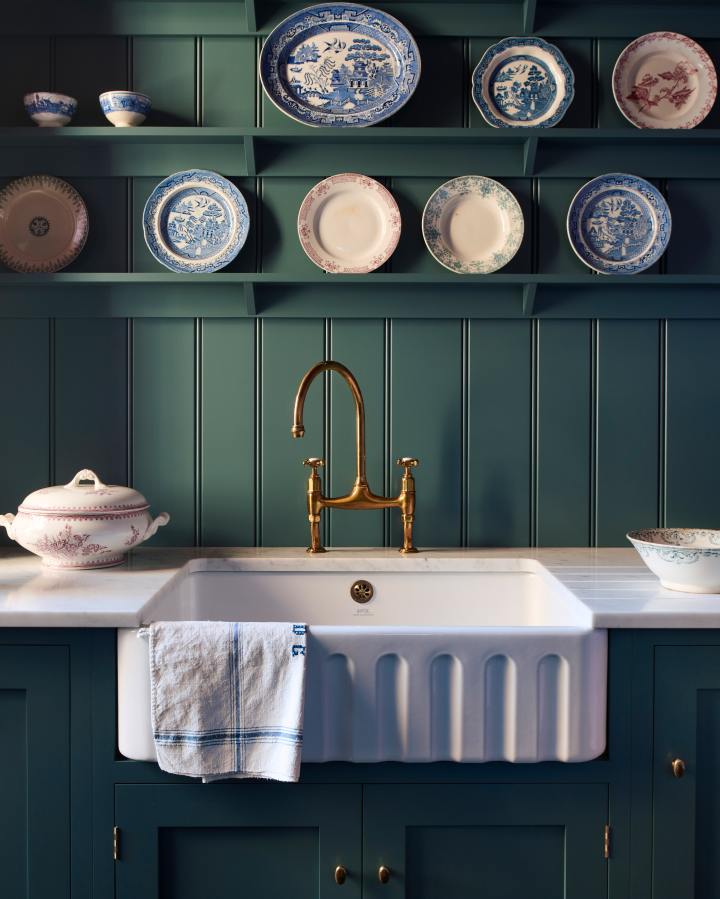 deVOL 31 1/2" Single Fluted Belfast Sink