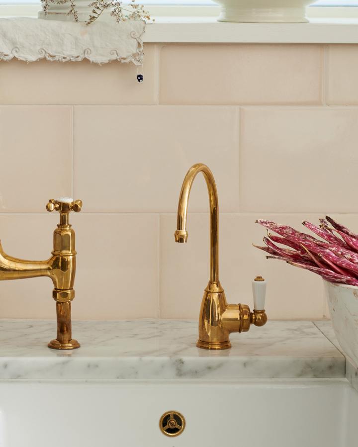 deVOL Aged Brass Parthian Mini Instant Hot Tap