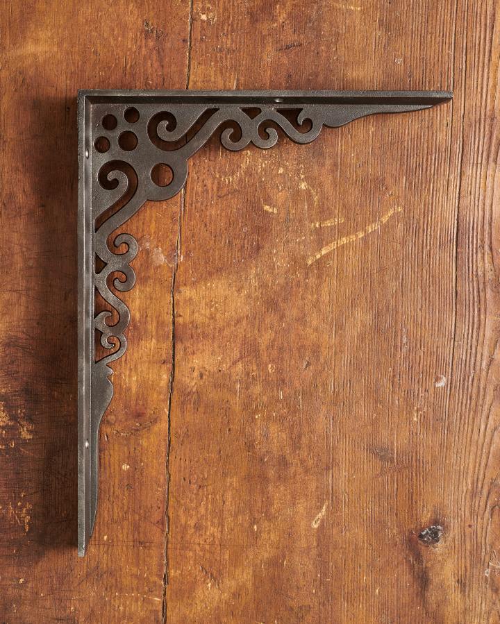 Large Scullery Shelf Bracket - Cast Iron