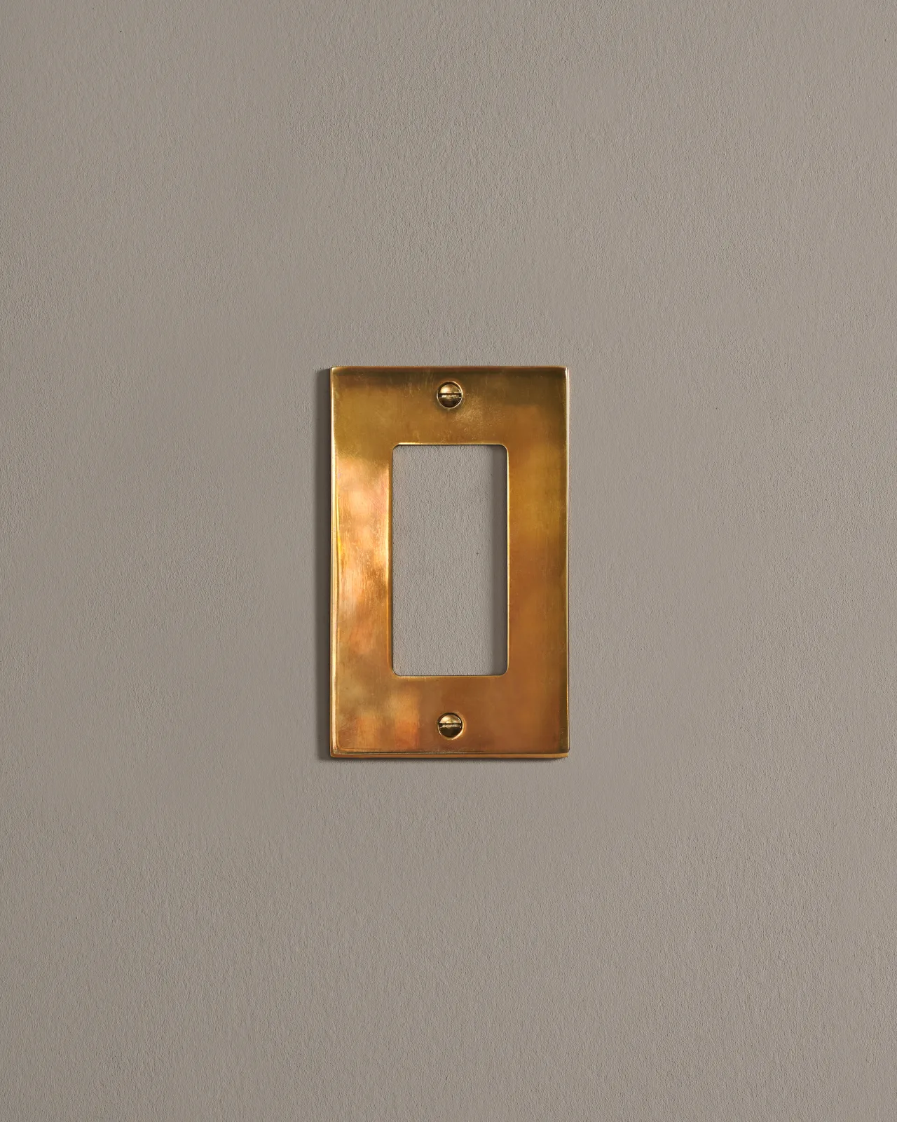 a front on shot of the decora cover plate in heirloom brass.