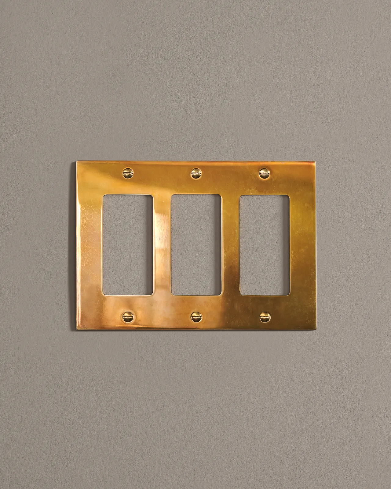 a front on shot of the decora cover plate in heirloom brass.
