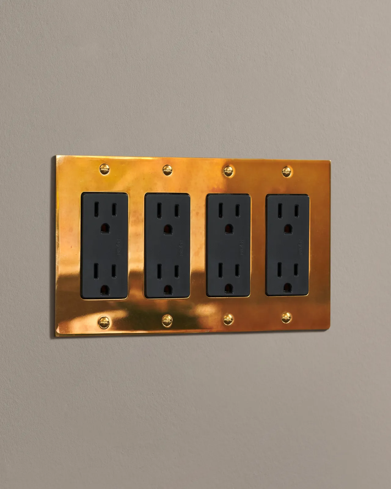 a side on shot of the standard outlet on an heirloom brass plate.
