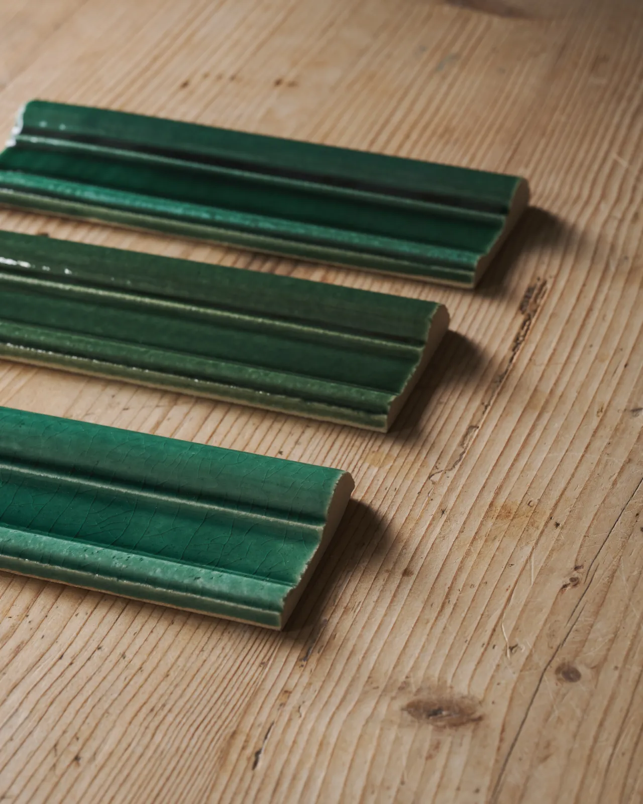 a side view of the emerald green border tiles.