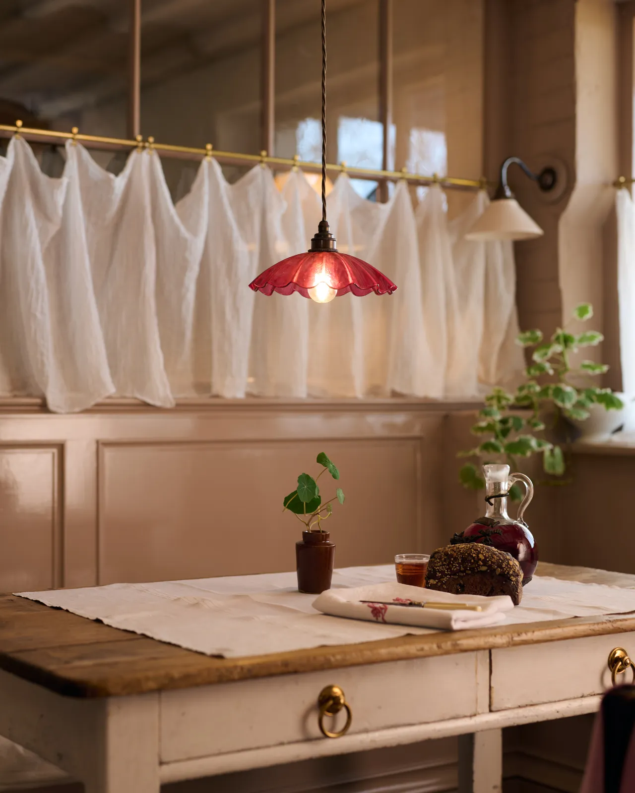 The Frilly Cranberry Light | deVOL Kitchens