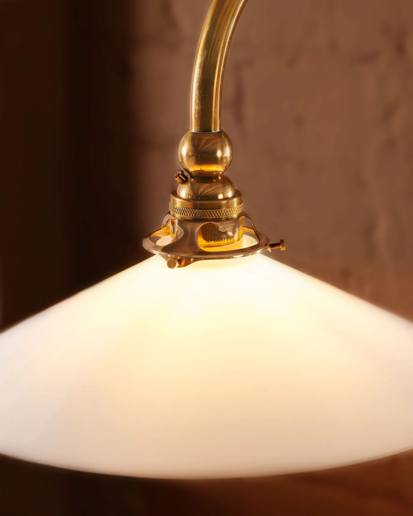 Detail view of the lamp holder of the Milk gasalier light