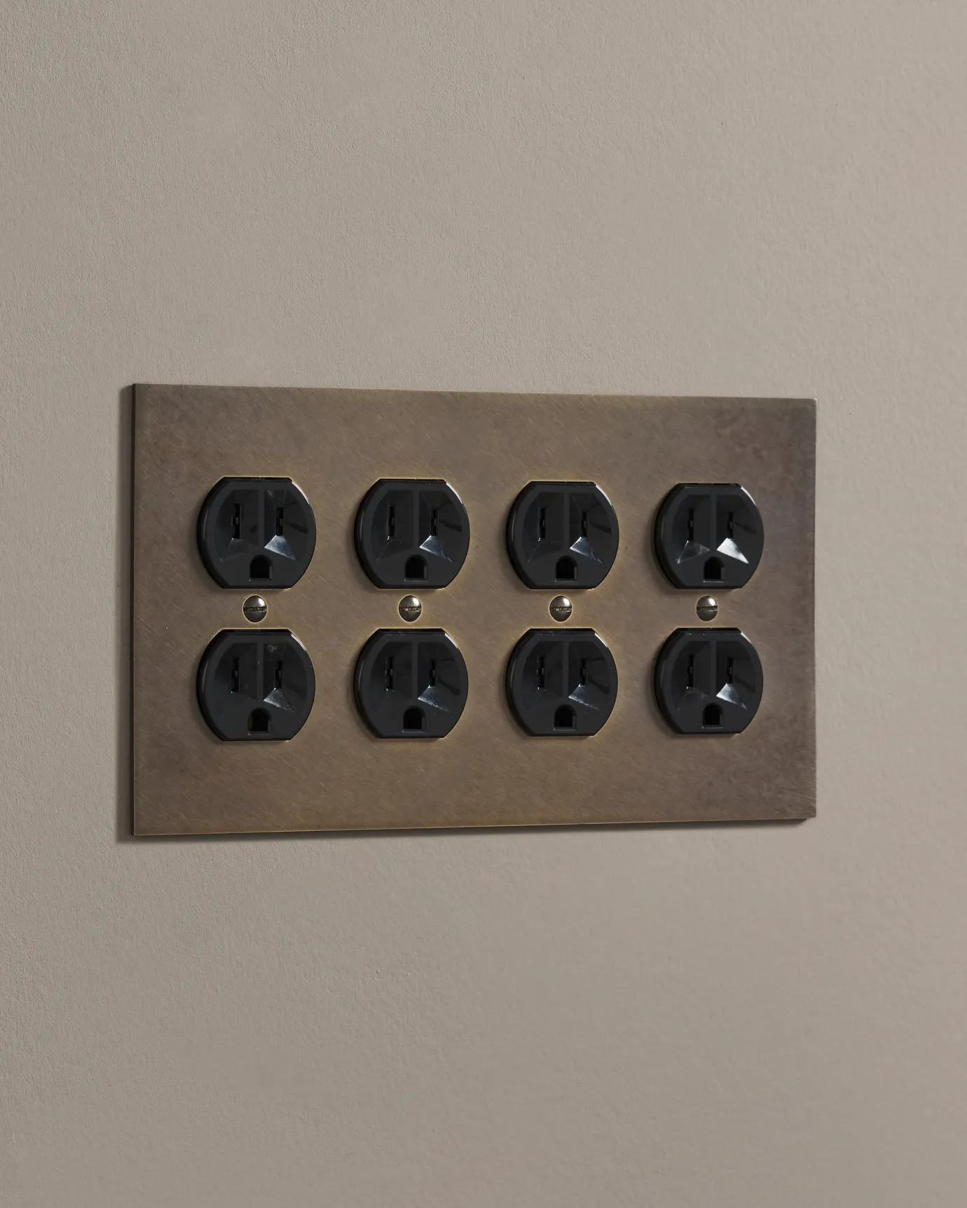 a side on shot of the duplex outlet on oxidised brass cover plate.