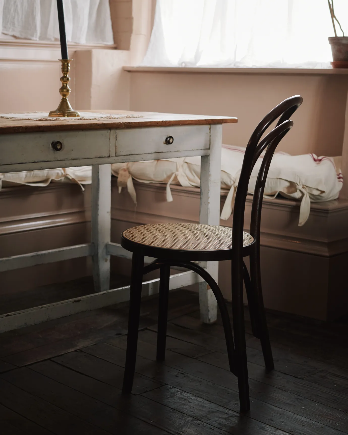 The Vineyard Table | deVOL Kitchens